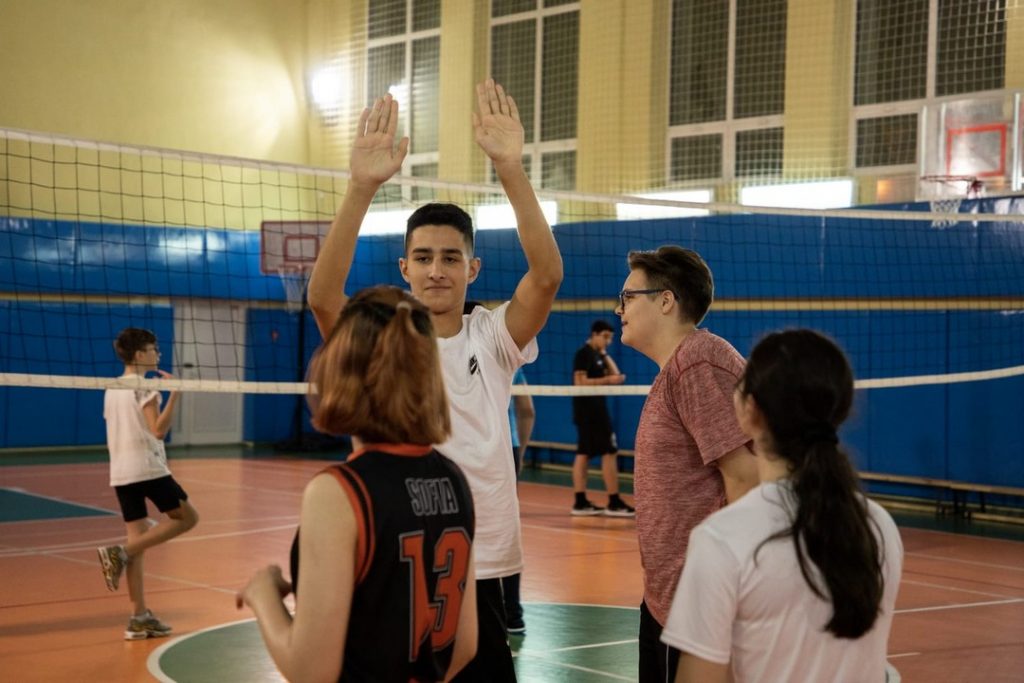 Внутришкольные соревнования по волейболу и пионерболу в школе "Лидеры"
